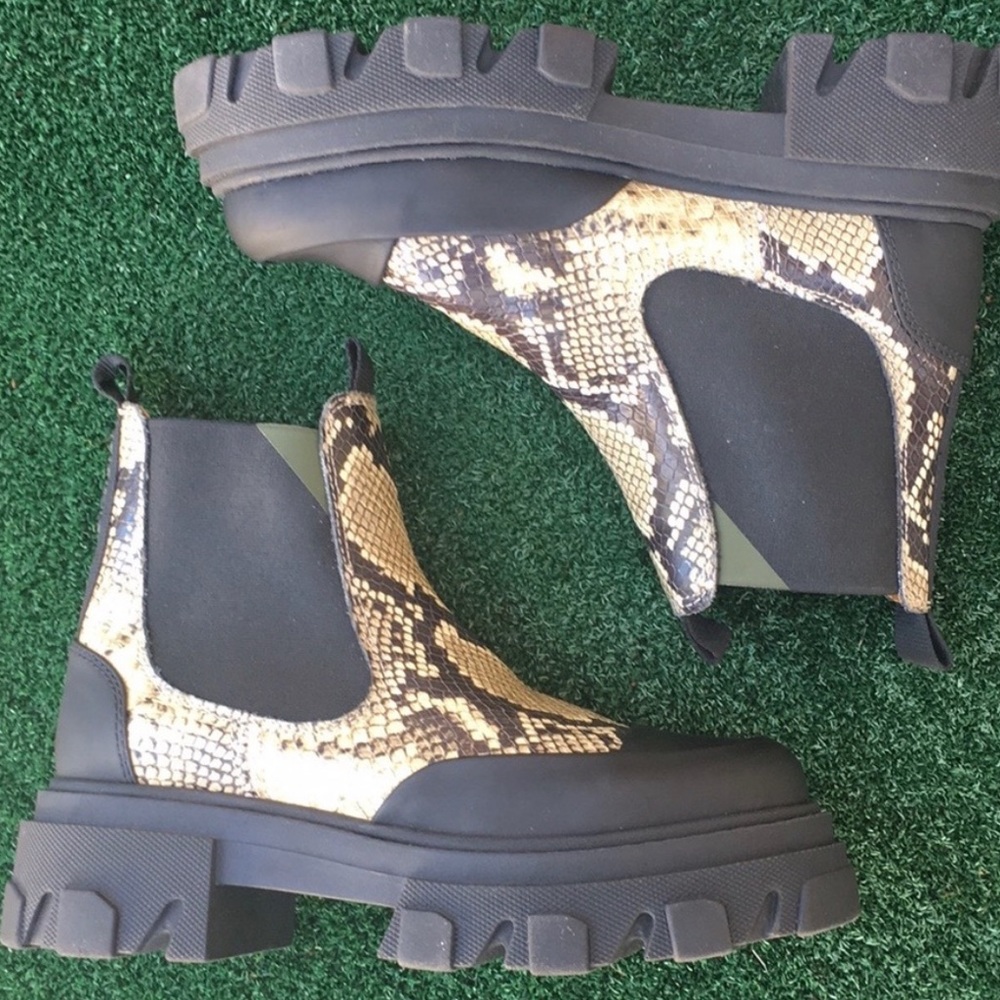 Ganni Snakeskin Low Chelsea Boot Size 37 (5.5) Brand New
